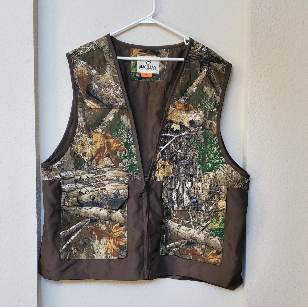 Magellan Mossy Oak Hunting Vest. Size 2X